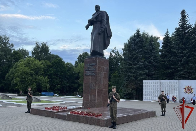 Офицеры Росгвардии почтили память павших в годы Великой Отечественной войны