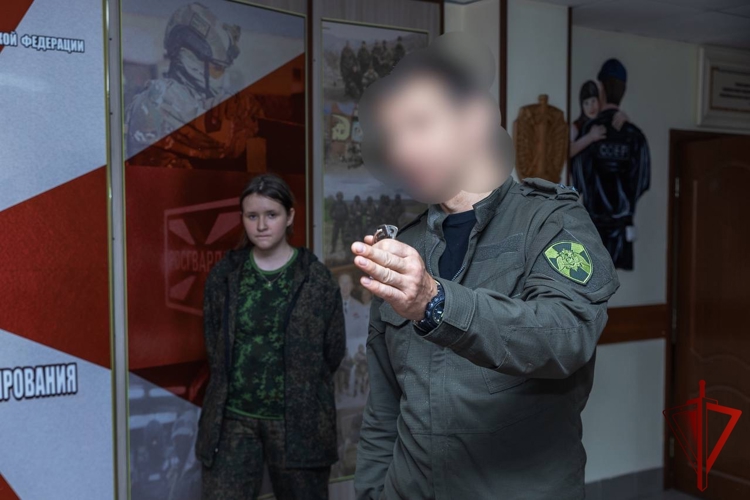 Росгвардейцы организовали для кадетов из Кондрово поездку в ТЮЗ и экскурсию в отряд СОБР «Спутник»