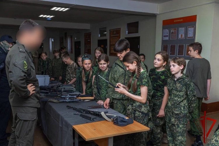 Росгвардейцы организовали для кадетов из Кондрово поездку в ТЮЗ и экскурсию в отряд СОБР «Спутник»