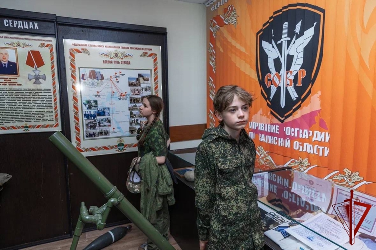 Росгвардейцы организовали для кадетов из Кондрово поездку в ТЮЗ и экскурсию в отряд СОБР «Спутник»