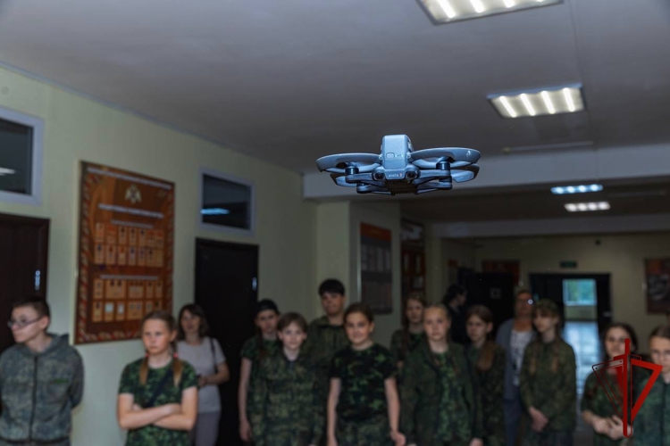 Росгвардейцы организовали для кадетов из Кондрово поездку в ТЮЗ и экскурсию в отряд СОБР «Спутник»