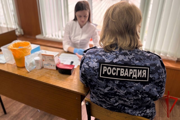 В Калуге росгвардейцы приняли участие в благотворительной акции «От сердца к сердцу»