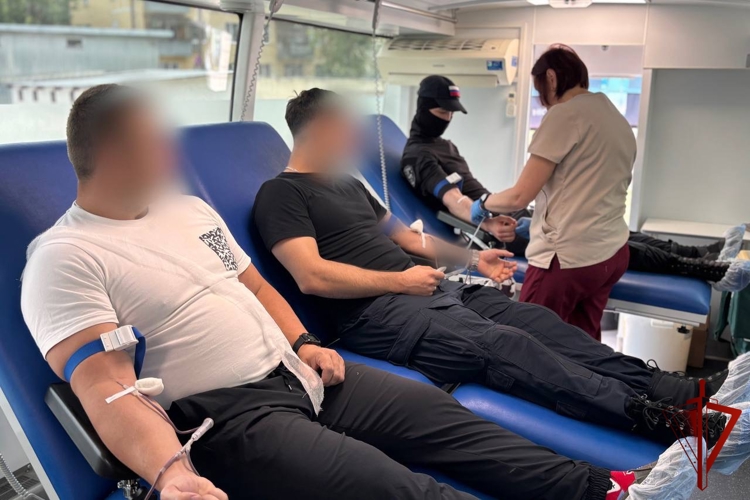 В Калуге росгвардейцы приняли участие в благотворительной акции «От сердца к сердцу»