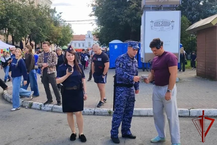  В Калуге росгвардейцы обеспечили охрану общественного порядка во время празднования Дня города