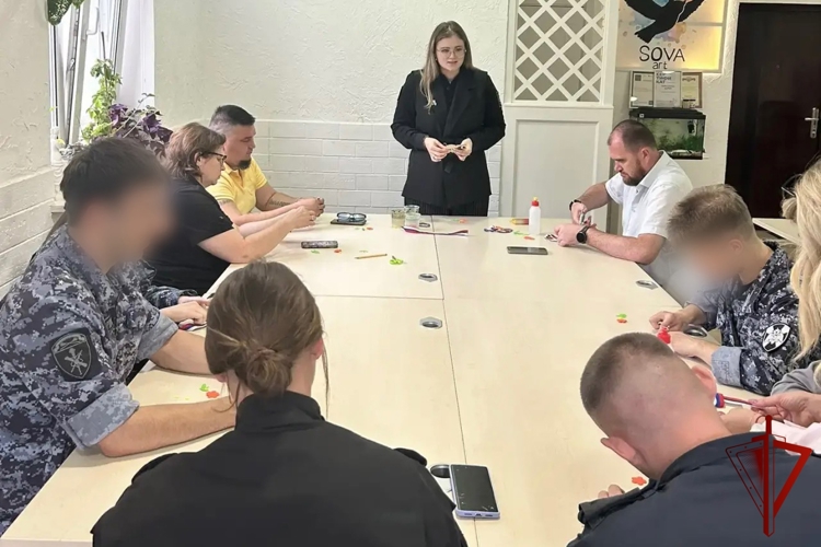 В Калуге сотрудники Росгвардии приняли участие в патриотической викторине ко Дню Государственного флага Российской Федерации