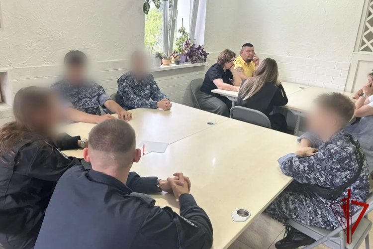 В Калуге сотрудники Росгвардии приняли участие в патриотической викторине ко Дню Государственного флага Российской Федерации