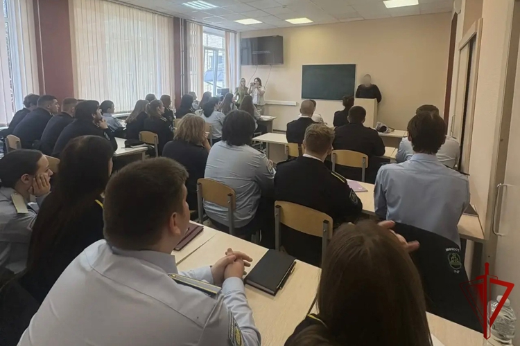 В День солидарности в борьбе с терроризмом калужские росгвардейцы провели лекцию для студенческой молодежи