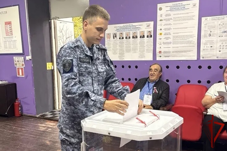 Росгвардейцы участвуют в Едином дне голосования в Калужской области