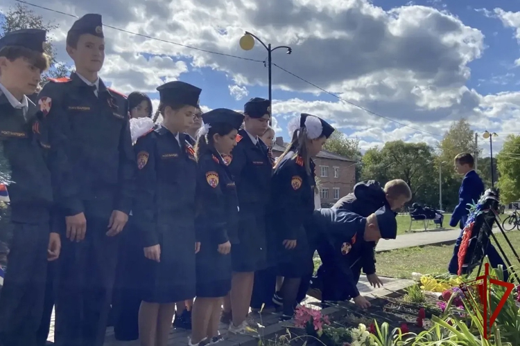 В Калужской области росгвардейцы и кадеты почтили память героев-освободителей