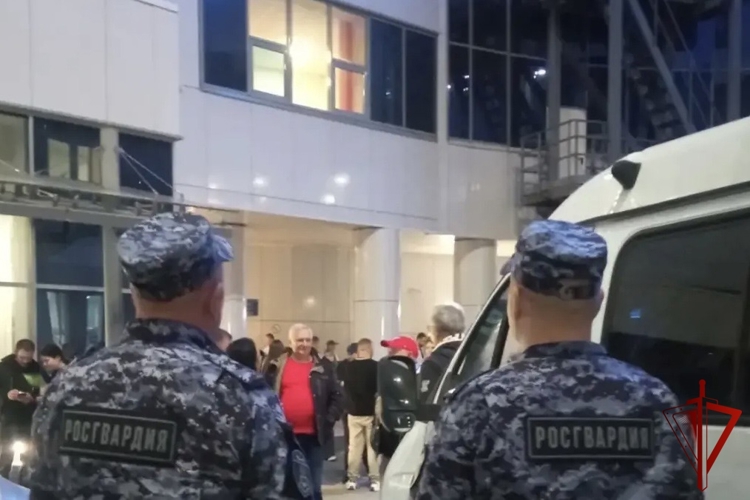 Росгвардейцы обеспечили правопорядок во время проведения хоккейного матча в Калуге