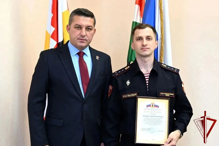 В Малоярославце глава округа поблагодарил начальника отделения вневедомственной охраны за службу