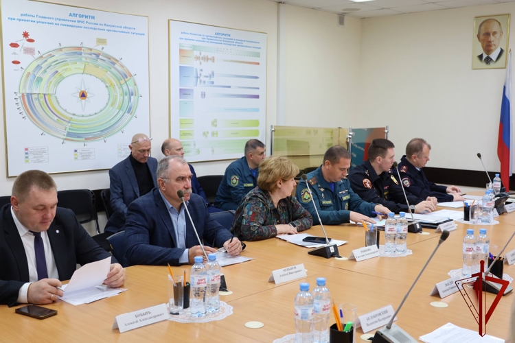 В Калужской области росгвардейцы приняли участие в заседании комиссии по ЧС