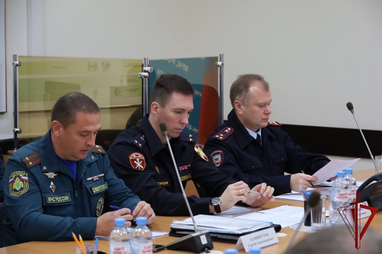 В Калужской области росгвардейцы приняли участие в заседании комиссии по ЧС